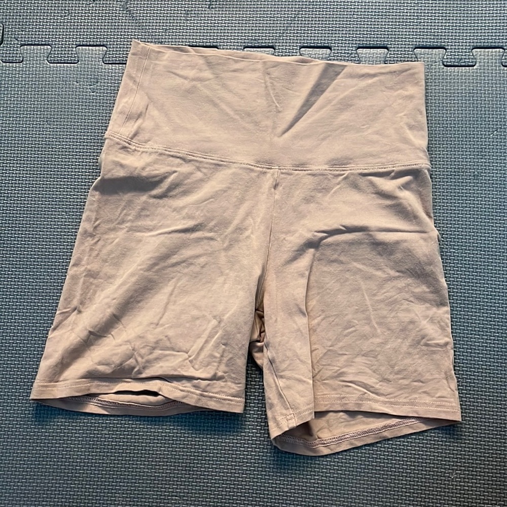 Aritzia TnA high waist bike shorts - great condition